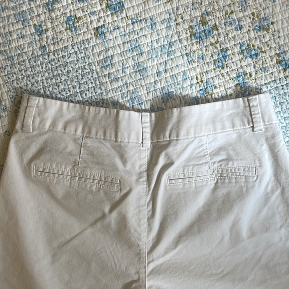 Old Navy white shorts - Picture 2 of 3